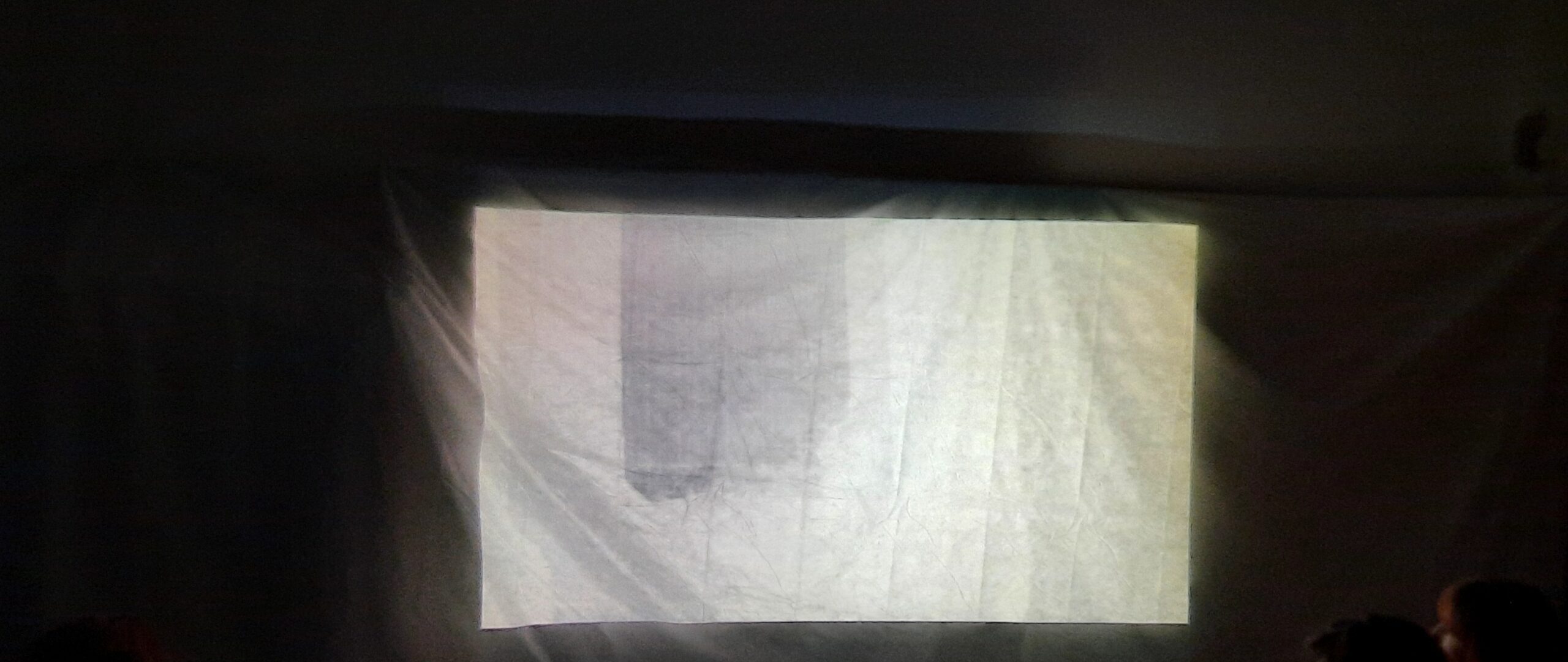 Bela senca glasno poje – Kavč festival 2022 Bela senca glasno poje – Kavč festival 2022